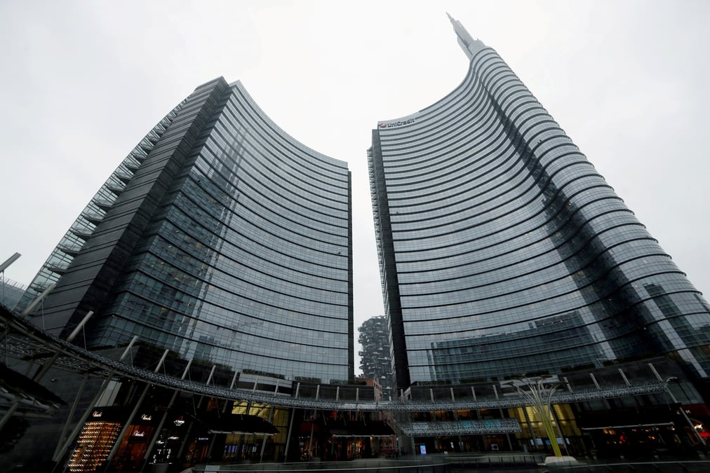 Unicredit depasse les attentes au t2, discute du rachat de monte dei paschi