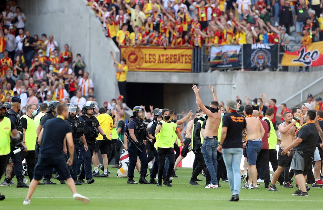 La lfp se reunit lundi apres les incidents lors du match lens-lille