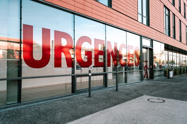 Adapter et optimiser la prise en charge des patients à l'hôpital grâce au numérique ou au design. Des structures et acteurs extérieurs aident les établissements hospitaliers à imaginer l'hôpital de demain, de la gestion des lits au parcours patient dans sa globalité.