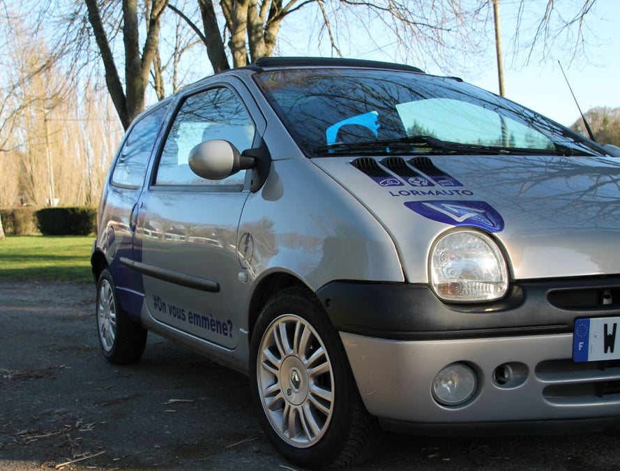 Le lancement de la Twingo reconditionnée a été accueilli par une pluie de reportages louangeurs dans la presse spécialisée.