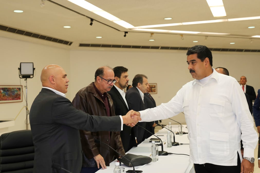 Rencontre entre maduro et l'opposition au venezuela