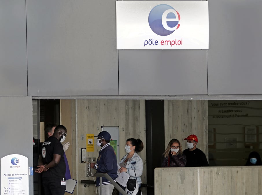 Coronavirus: chomage partiel toujours en hausse en france, plongeon des embauches