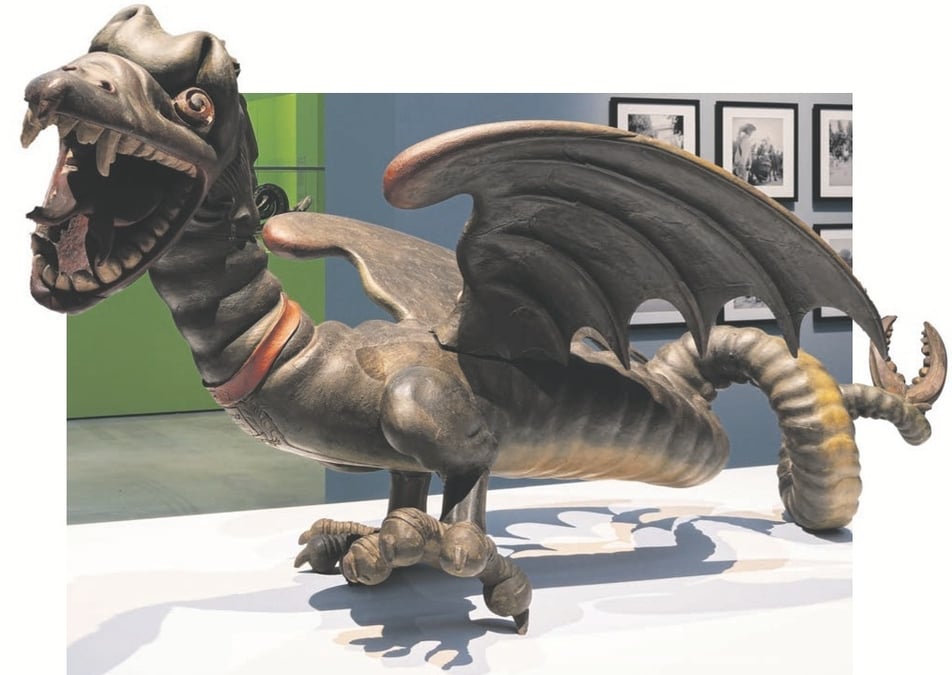 La « Grand’Goule » (1677), de l’ébéniste poitevin Jean Gargot, est une effigie en bois du dragon légendaire de la ville de Poitiers.