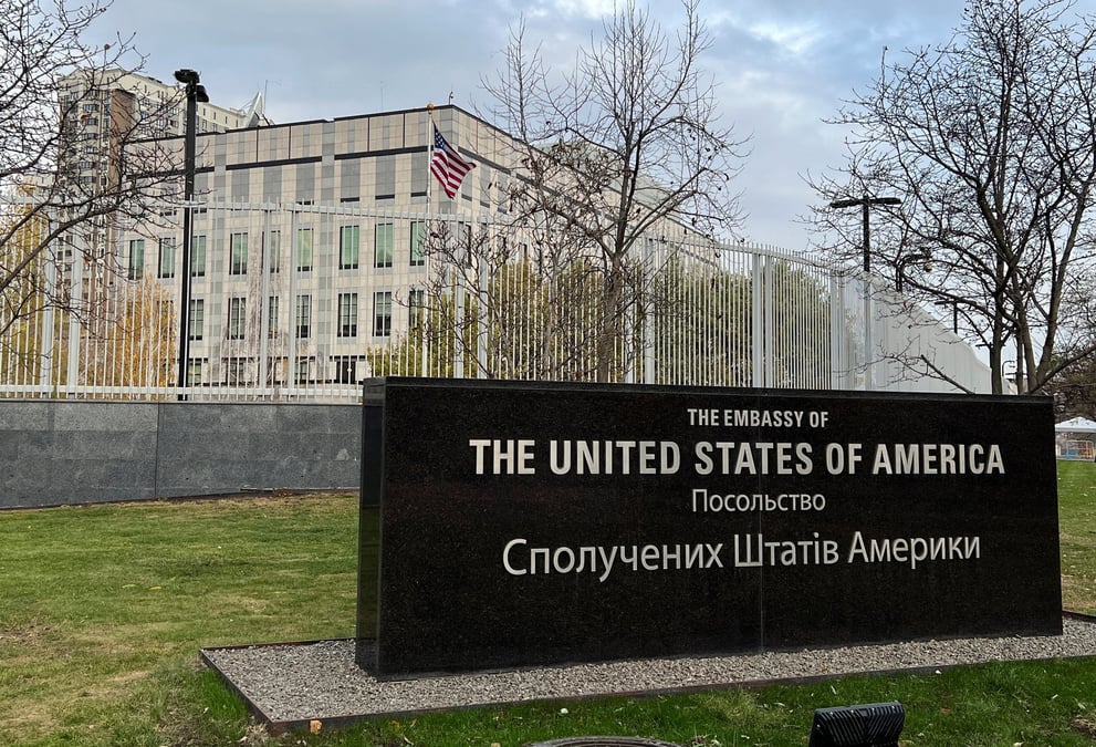 Une vue montre l'ambassade des etats-unis a kyiv
