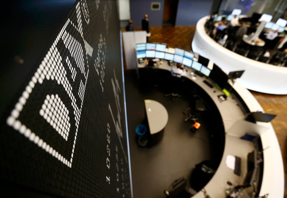 Les marches europeens se sont retournes, en recul a mi-seance