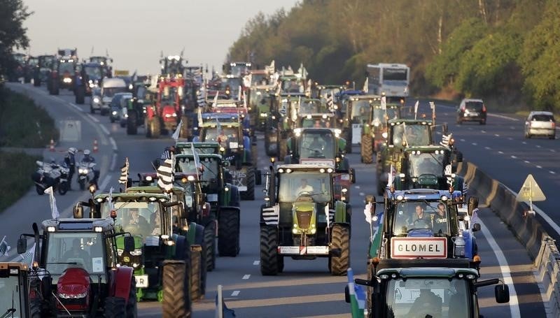 Plus de 1.000 tracteurs en route vers paris 