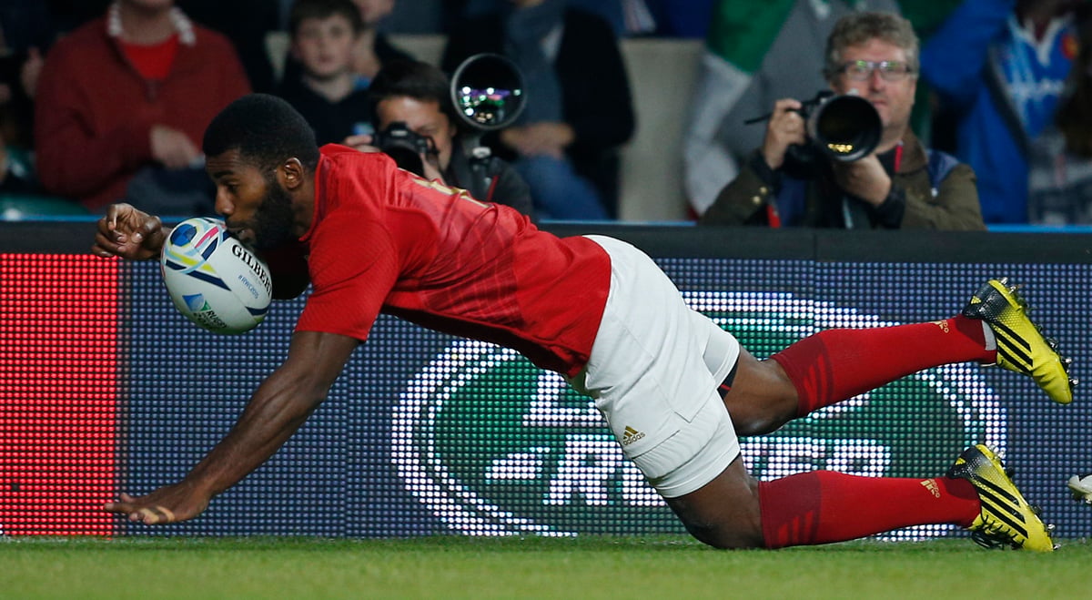 Dulin et nakaitaci aux ailes contre l'irlande