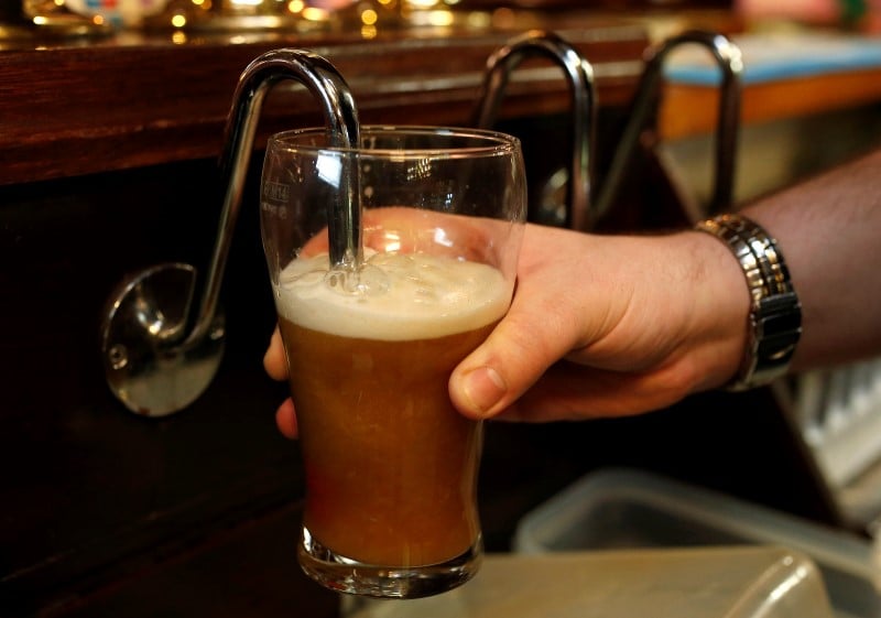 Les britanniques invites a se limiter a 14 unites d'alcool par semaine