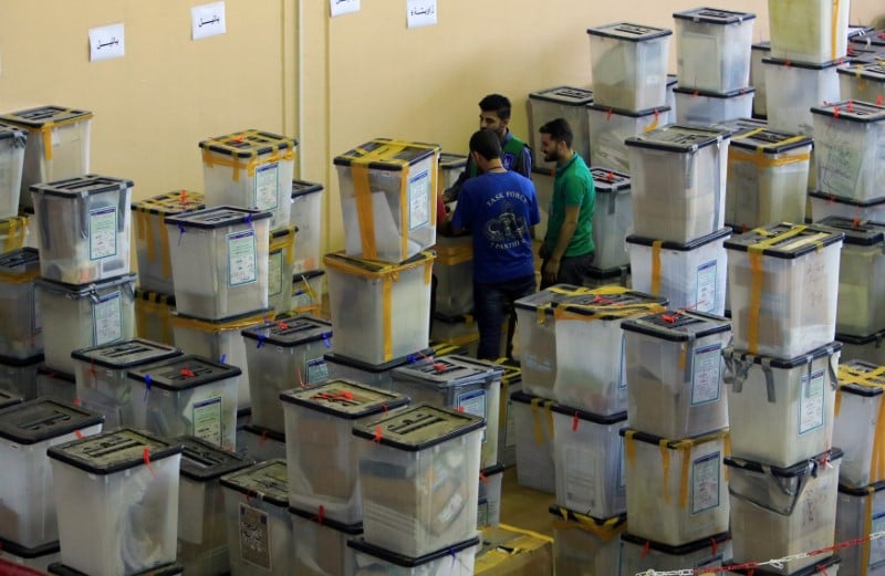 Irak: debut du recomptage des bulletins de vote de l'election contestee