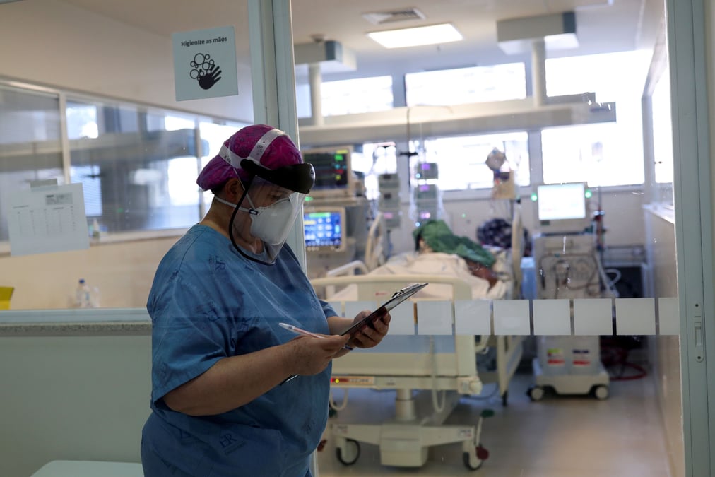 Le coronavirus a fait pres de 50.000 morts au bresil