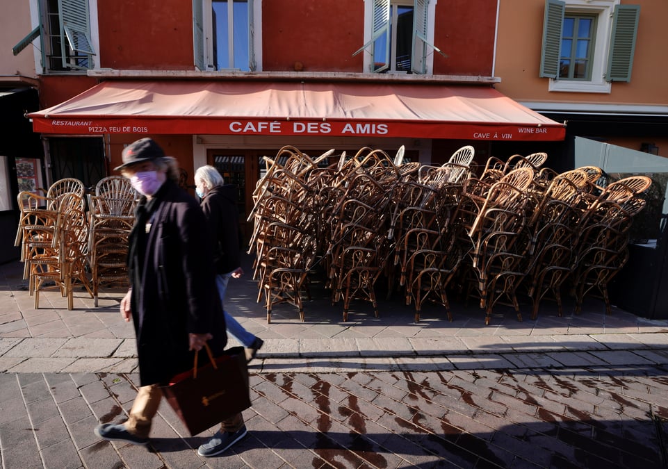 Coronavirus/france: le patronat craint l'impact des nouvelles restrictions, espoir pour mi-mai
