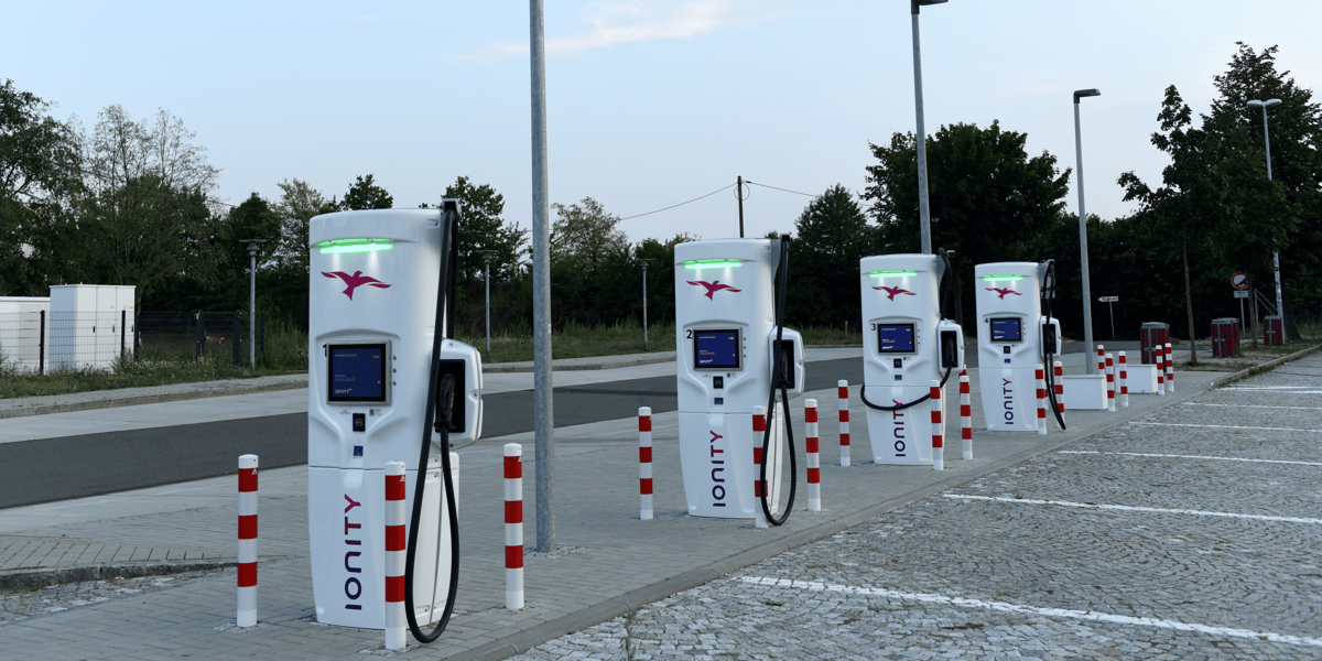 Les ventes de vehicules electriques et hybrides s'envolent en europe