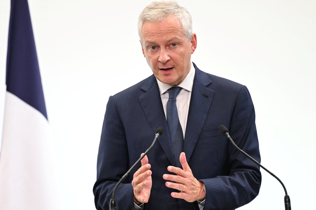 Le ministre francais de l'economie, des finances et de la souverainete industrielle et numerique bruno le maire prononce un discours lors d'une conference de presse sur la situation energetique en france et en europe