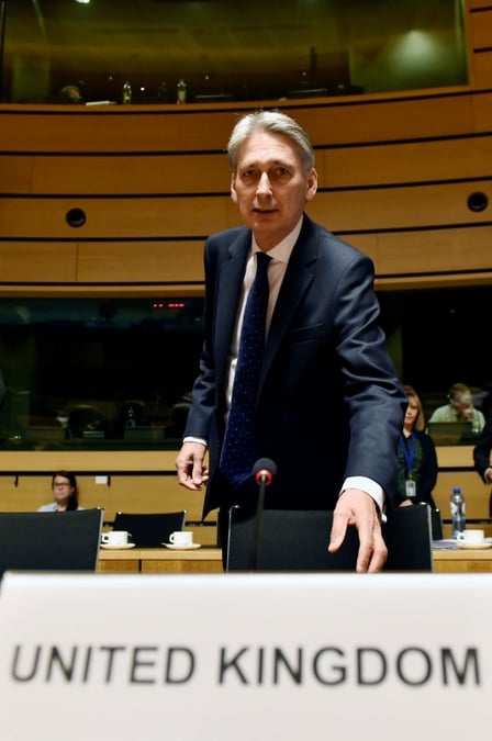 Philip hammond met en garde contre la perte de l'acces au marche unique europeen