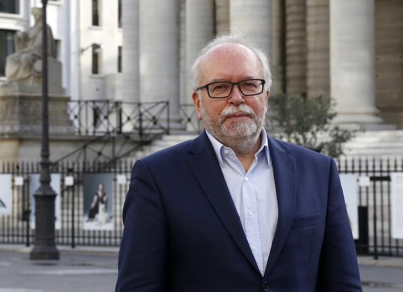 Le tresorier du fn porte plainte contre le monde