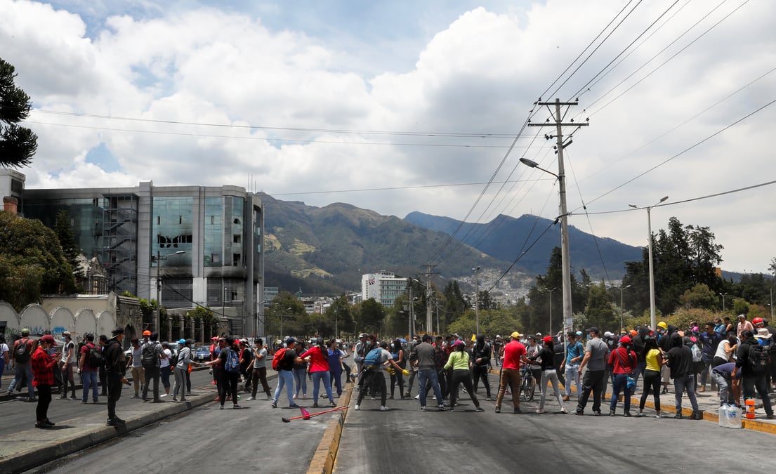 Le president de l'equateur abroge la loi a l'origine de la contestation
