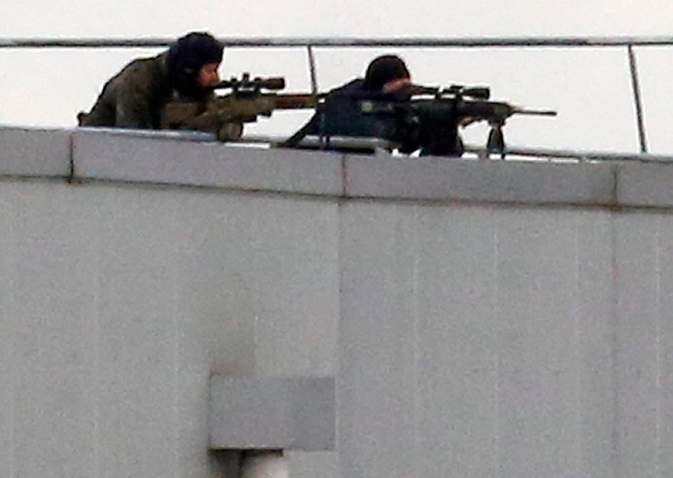 Les deux suspects de la tuerie de charlie hebdo retranches dans une imprimerie en seine-et-marne