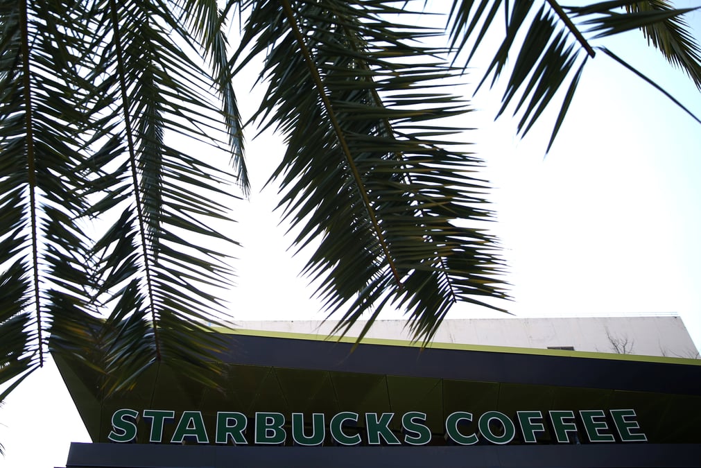 Starbucks promet de recruter 10.000 refugies en 5 ans