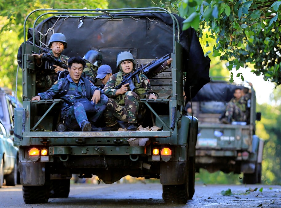 Des etrangers combattent sur l'ile de mindanao, dit manille