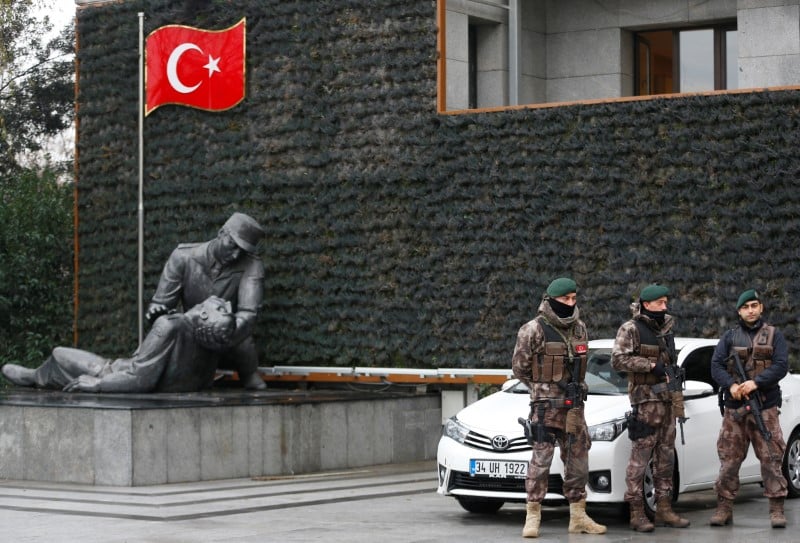 Plus de 140 islamistes presumes arretes en turquie