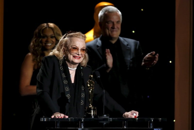 Gena rowlands lors de sa remise d'un oscars d'honneur pendant la ceremonie des governors awards