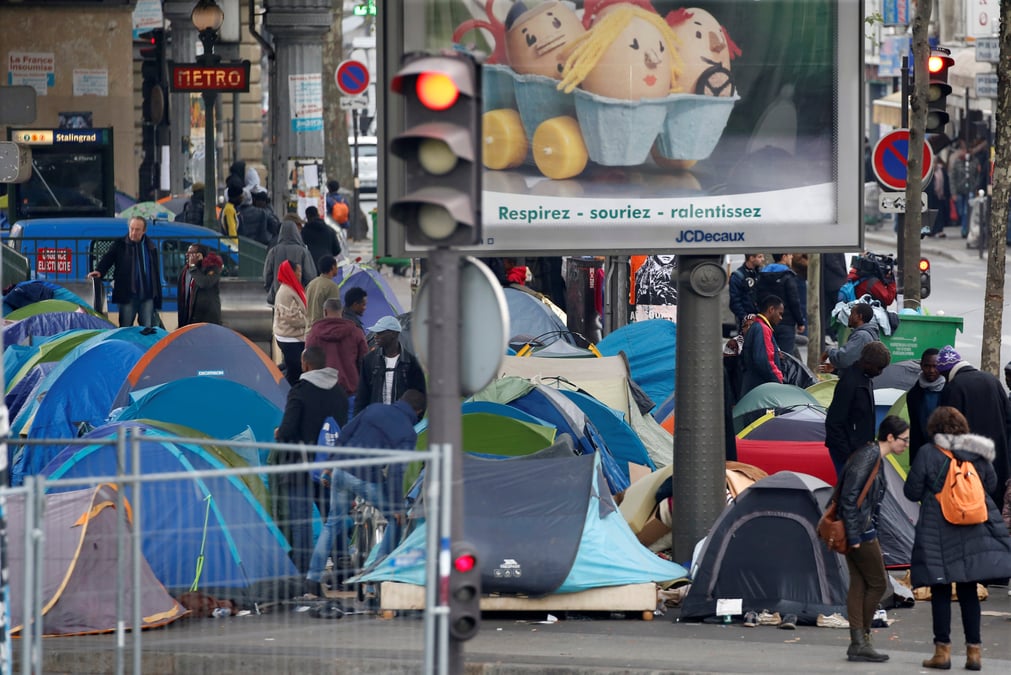 Les migrants de stalingrad disent vouloir rester en france