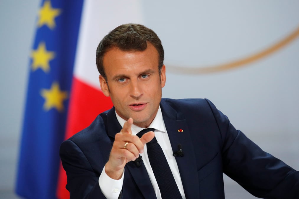 "gilets jaunes": l'ordre public doit etre restaure, dit macron