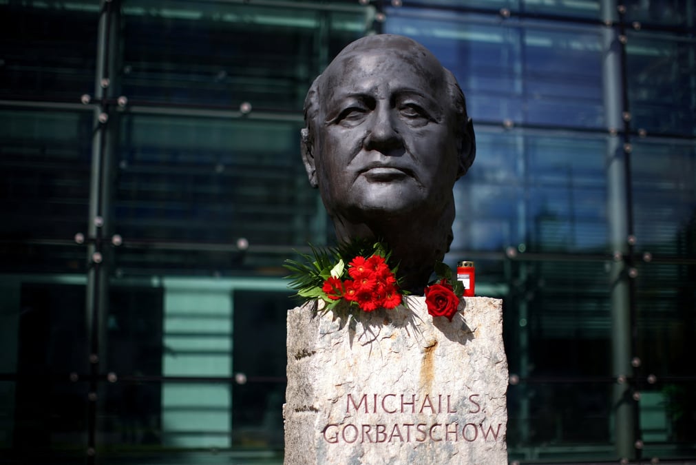 Poutine n'assistera pas aux funerailles de gorbatchev, selon le kremlin
