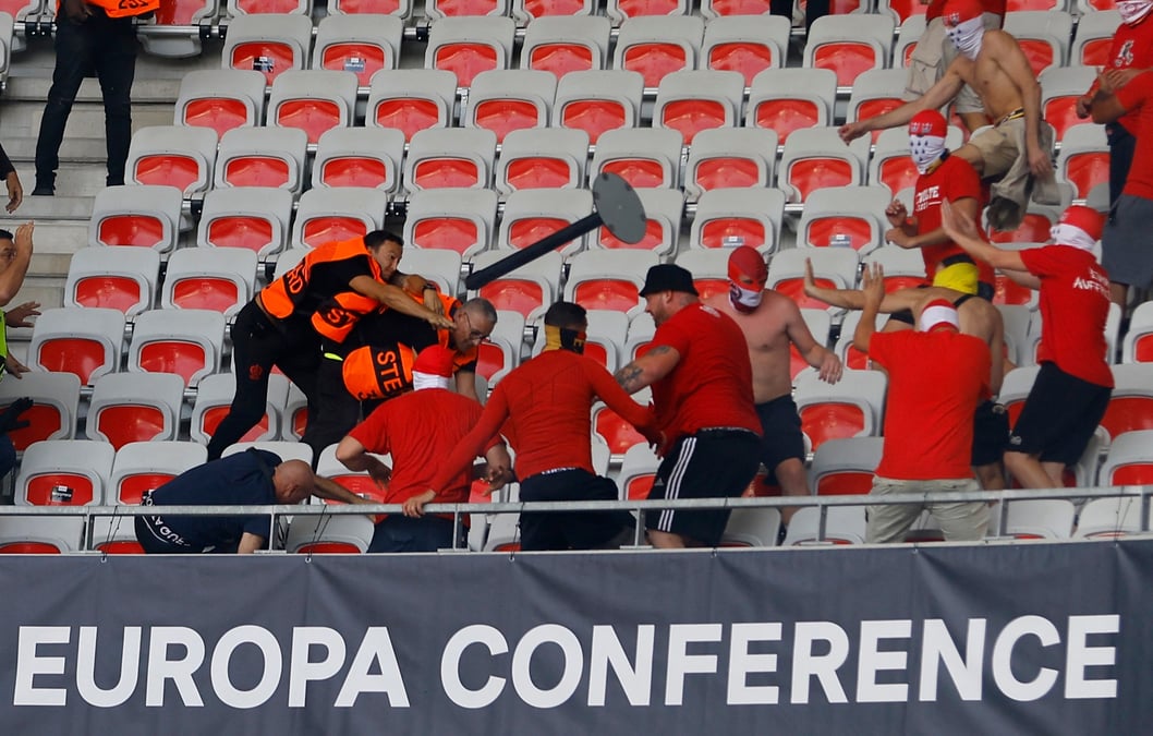 Football: troubles avant le match nice-cologne, le coup d'envoi reporte