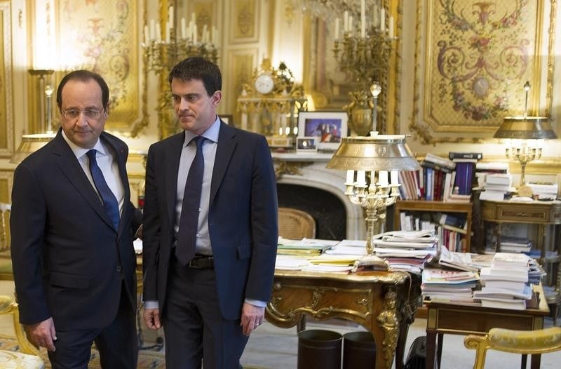Hollande stable à 18%, Valls perd deux points à 56%