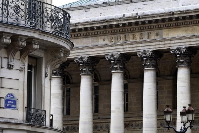 Les bourses europeennes entament la semaine en hausse