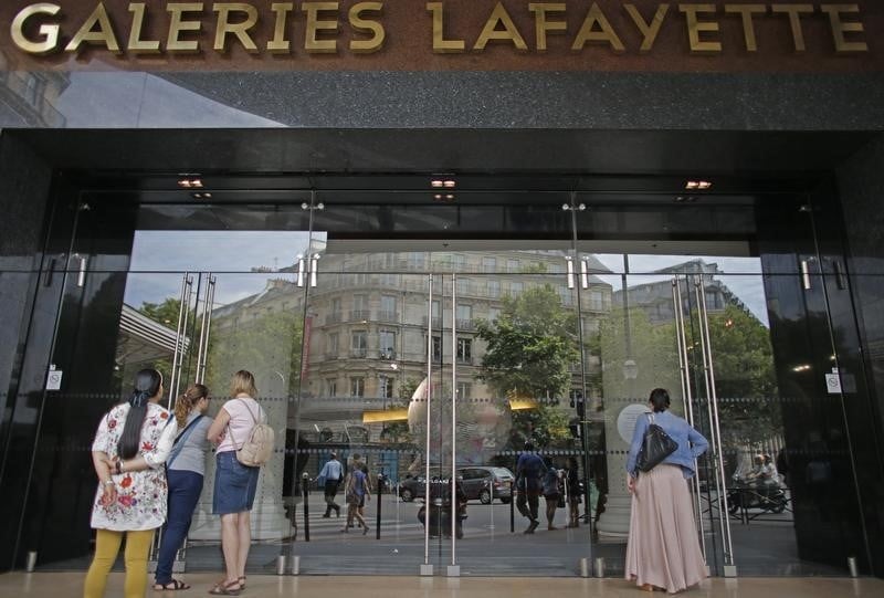 Les galeries lafayette restructurent leur reseau de magasins