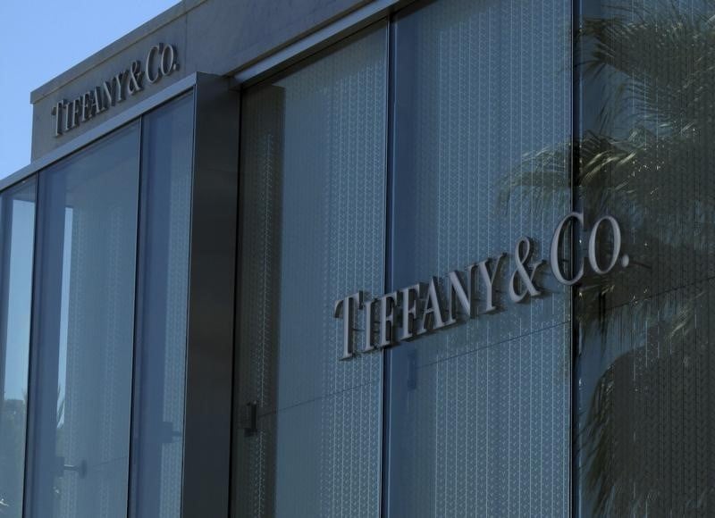 Tiffany depasse les previsions