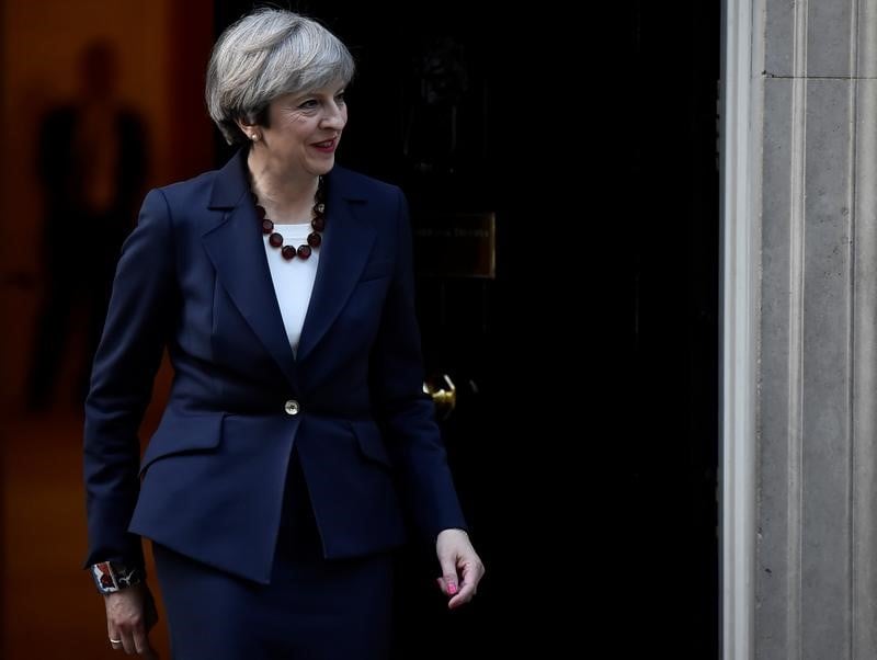 L'avance des conservateurs britanniques passe sous les 20 points