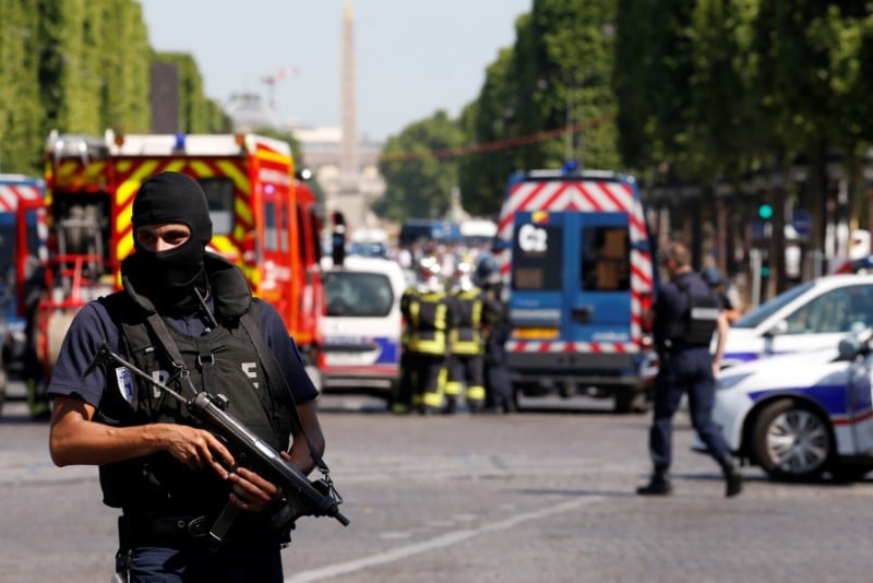 Le parquet antiterroriste saisi apres l'incident des champs-elysees