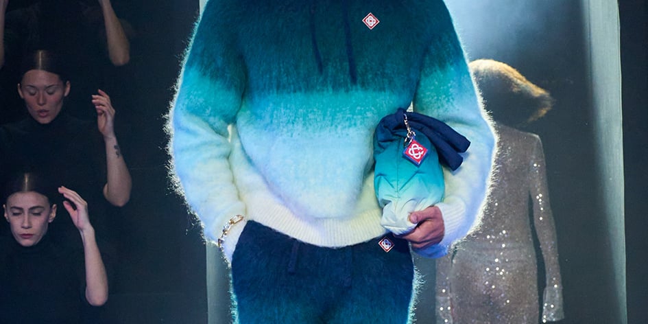 Le dégradé bleu océan de la collection autome-hiver se décline même sur les sacs.