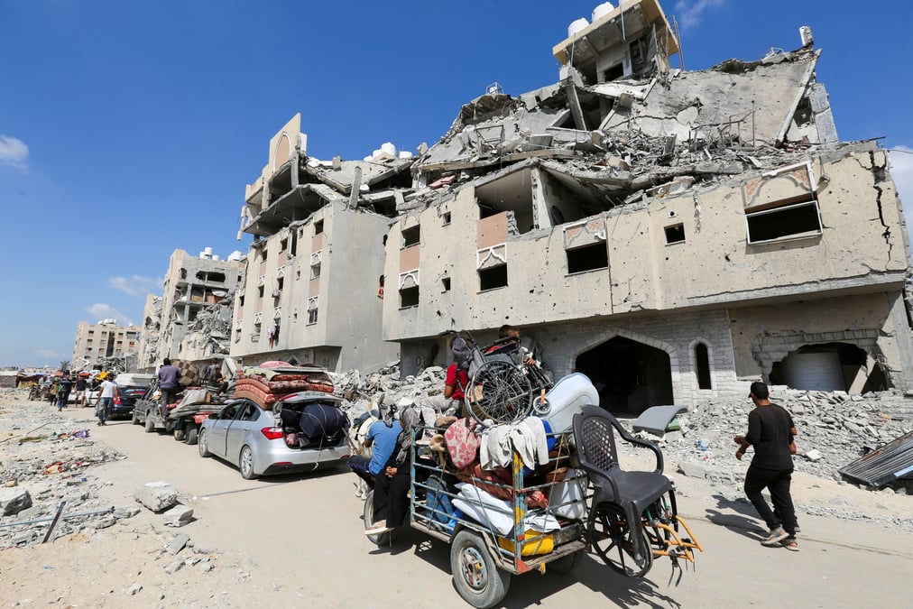 Des palestiniens fuient la ville de hamad suite a un ordre d'evacuation israelien
