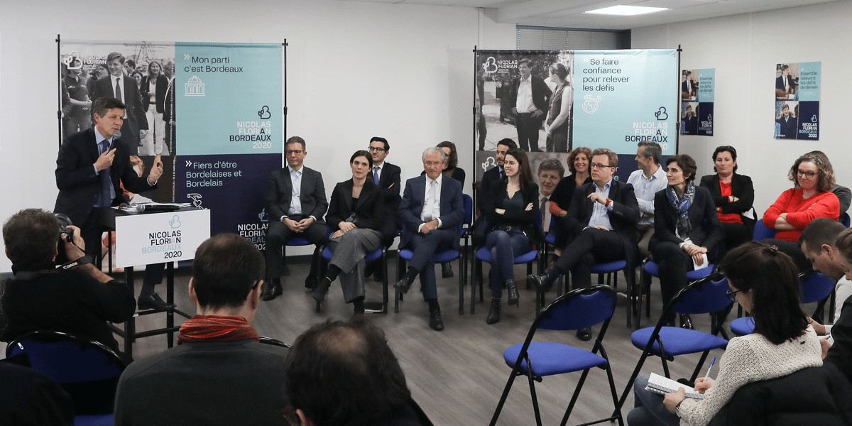 Nicolas Florian avec ses 14 colistiers face à la presse
