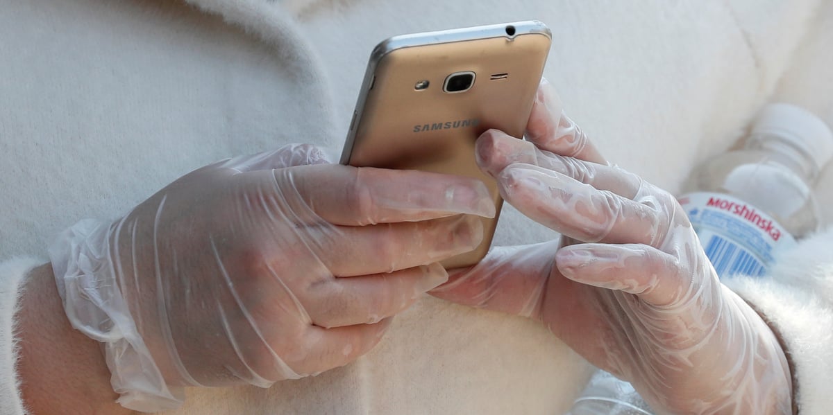 Plusieurs pays recourent déjà à des solutions de "tracking" des personnes via leur smartphone depuis le début de la crise du coronavirus.