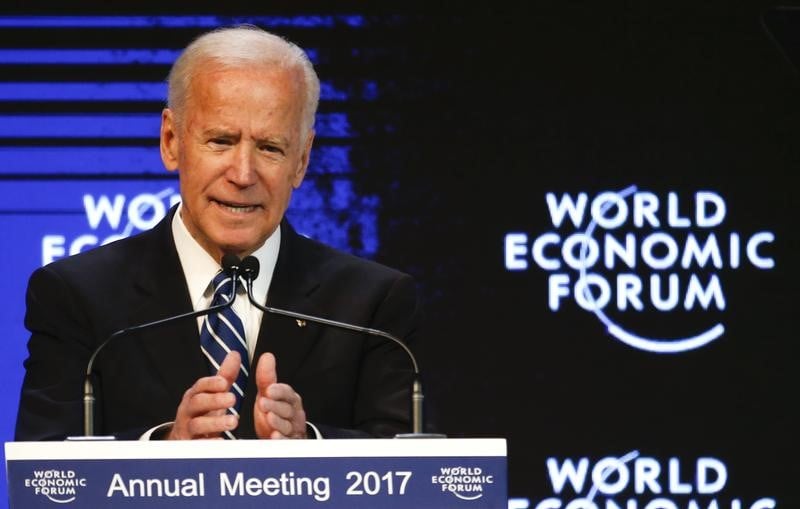La russie menace l'ordre liberal international, declare biden