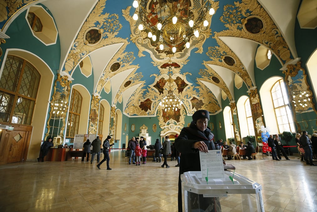Les electeurs russes se rendent aux urnes, poutine grand favori