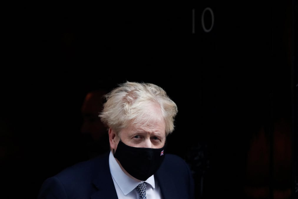 Grande-bretagne: johnson presente ses excuses apres la controverse sur une fete en plein confinement