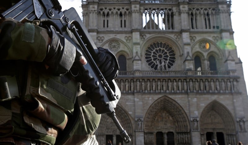 Les autorites envisageraient de prolonger l'etat d'urgence en france
