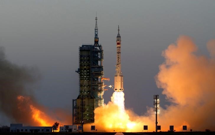La chine lance sa plus longue mission spatiale habitee