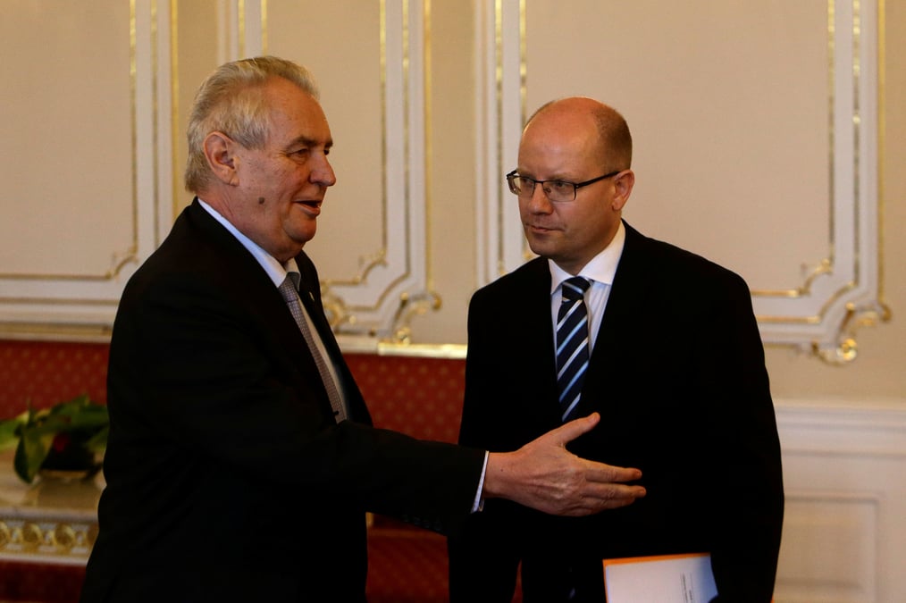 Le premier ministe tcheque change de strategie