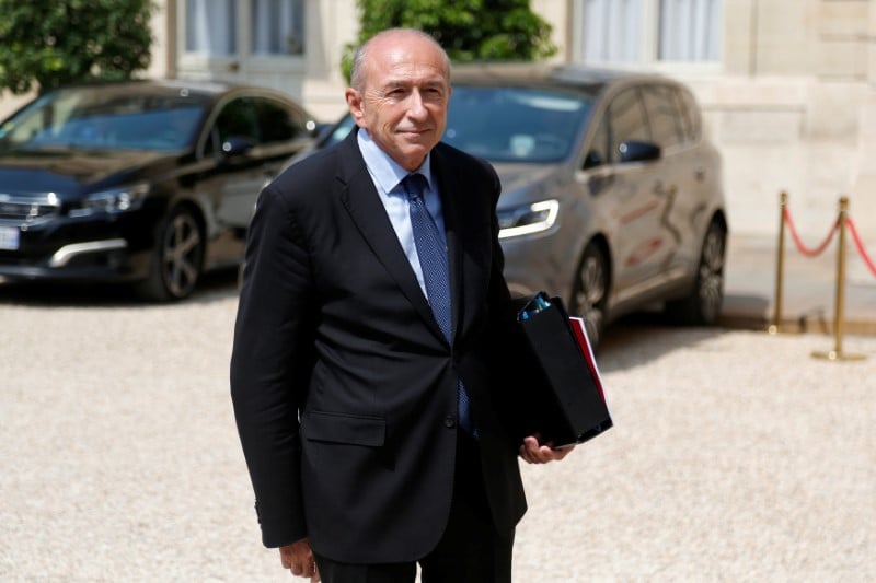 Collomb ne veut pas de "point de fixation" a calais