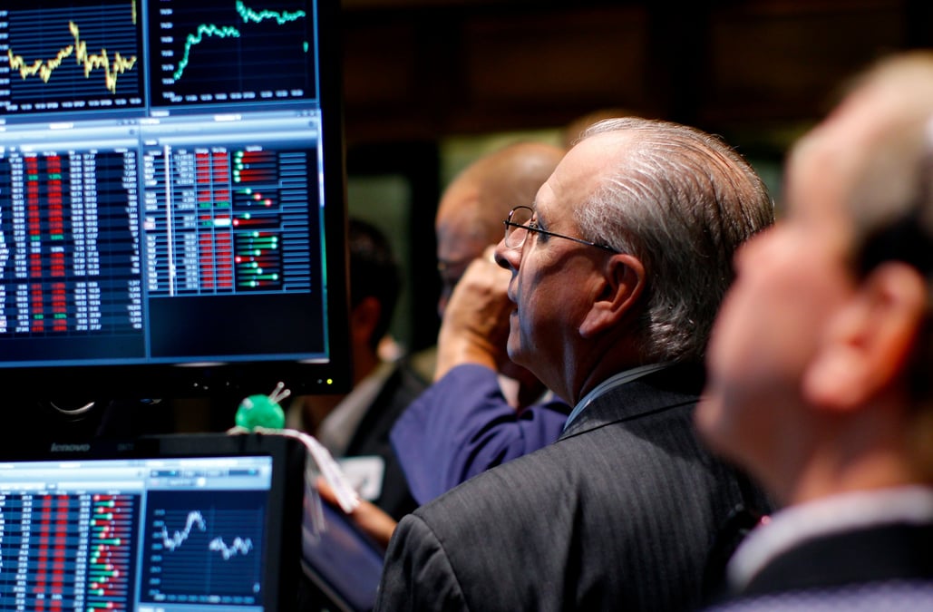 Les traders travaillent sur le parquet principal de la bourse de new york