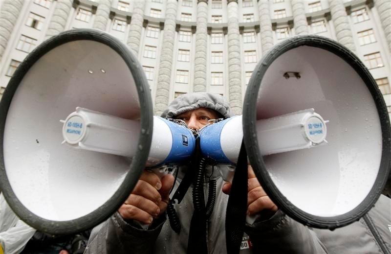 L'UE dénonce fermement les pressions russes sur l'Ukraine