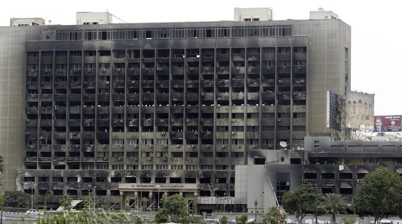 Demolition du siege de l'ancien parti de moubarak au caire