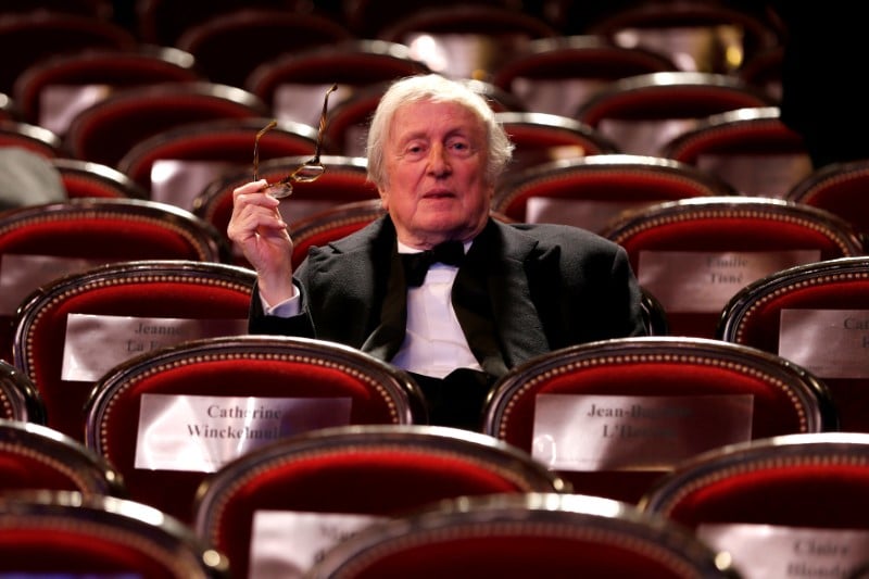 Emmanuel macron rend hommage a claude rich